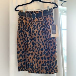 Leopard skirt with belt